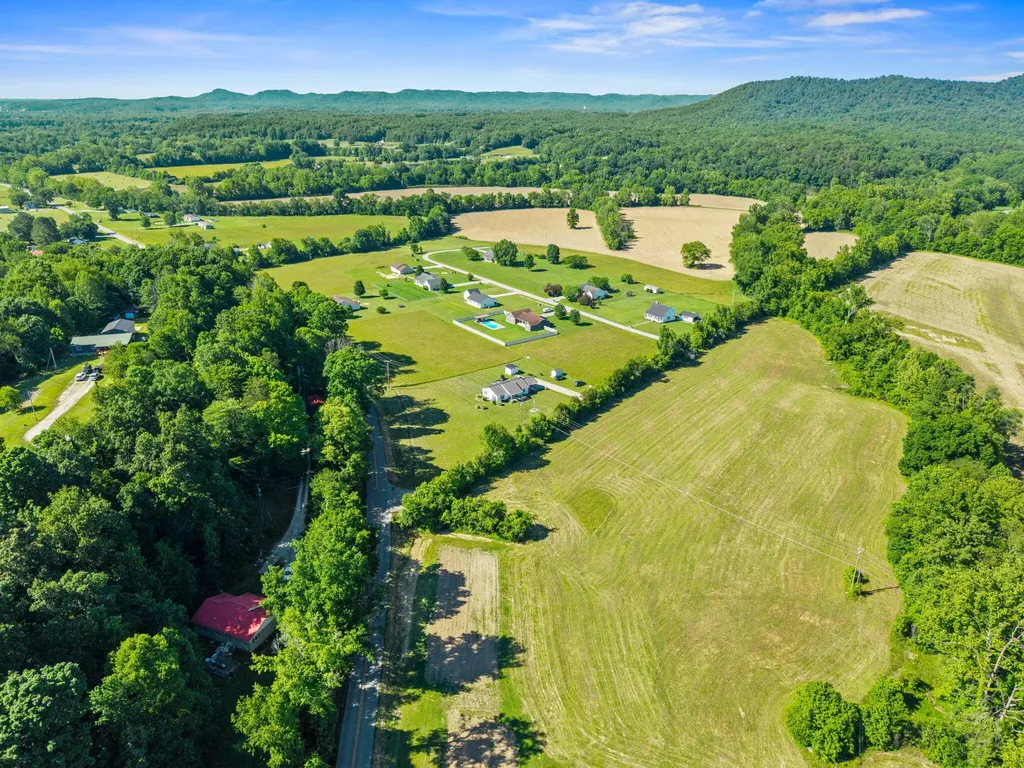 15 Rose Lane Clay City KY 40312