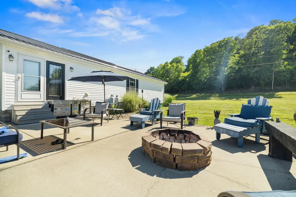 15 Rose Lane Clay City KY 40312