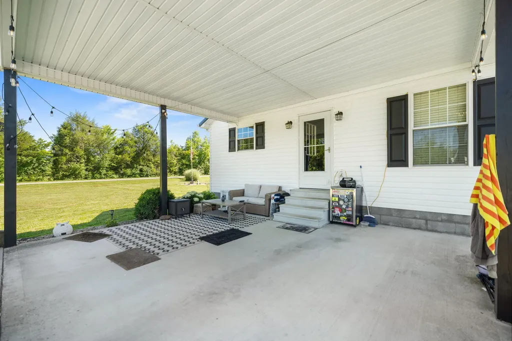 15 Rose Lane Clay City KY 40312