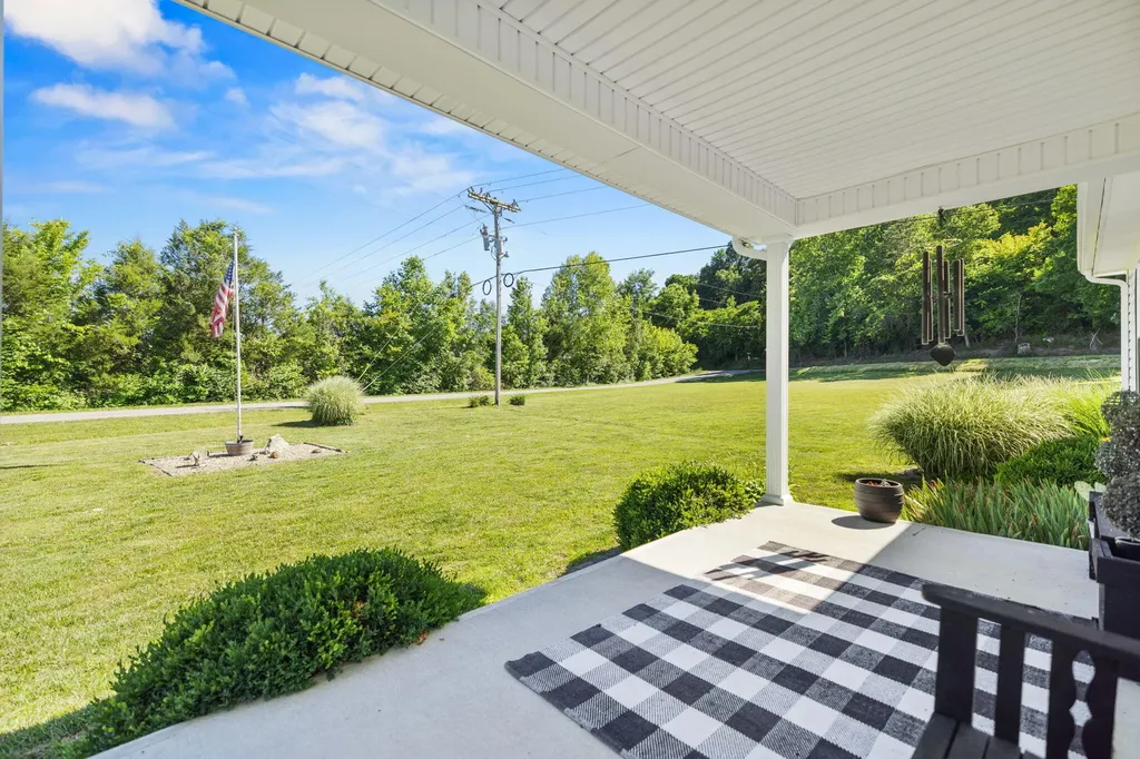 15 Rose Lane Clay City KY 40312