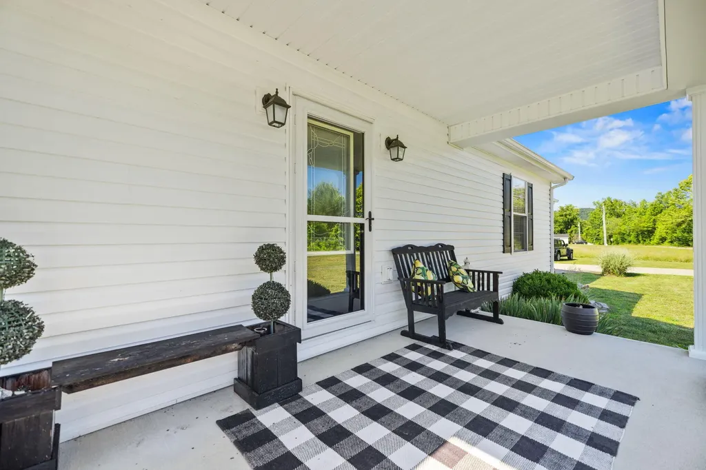 15 Rose Lane Clay City KY 40312