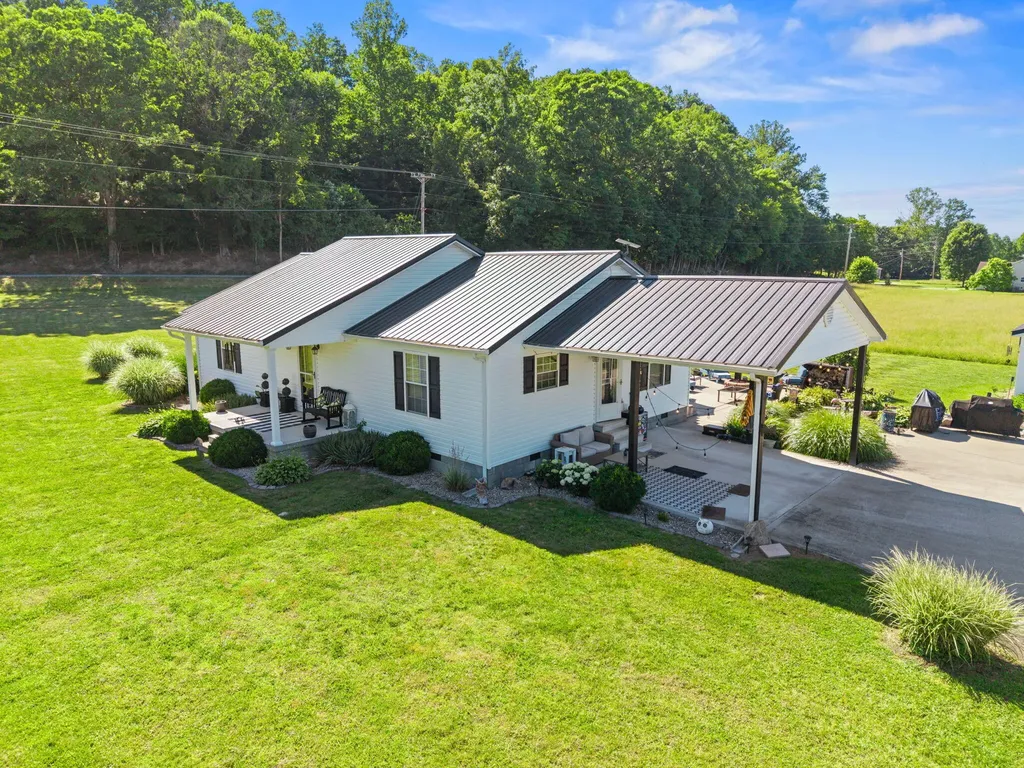 15 Rose Lane Clay City KY 40312