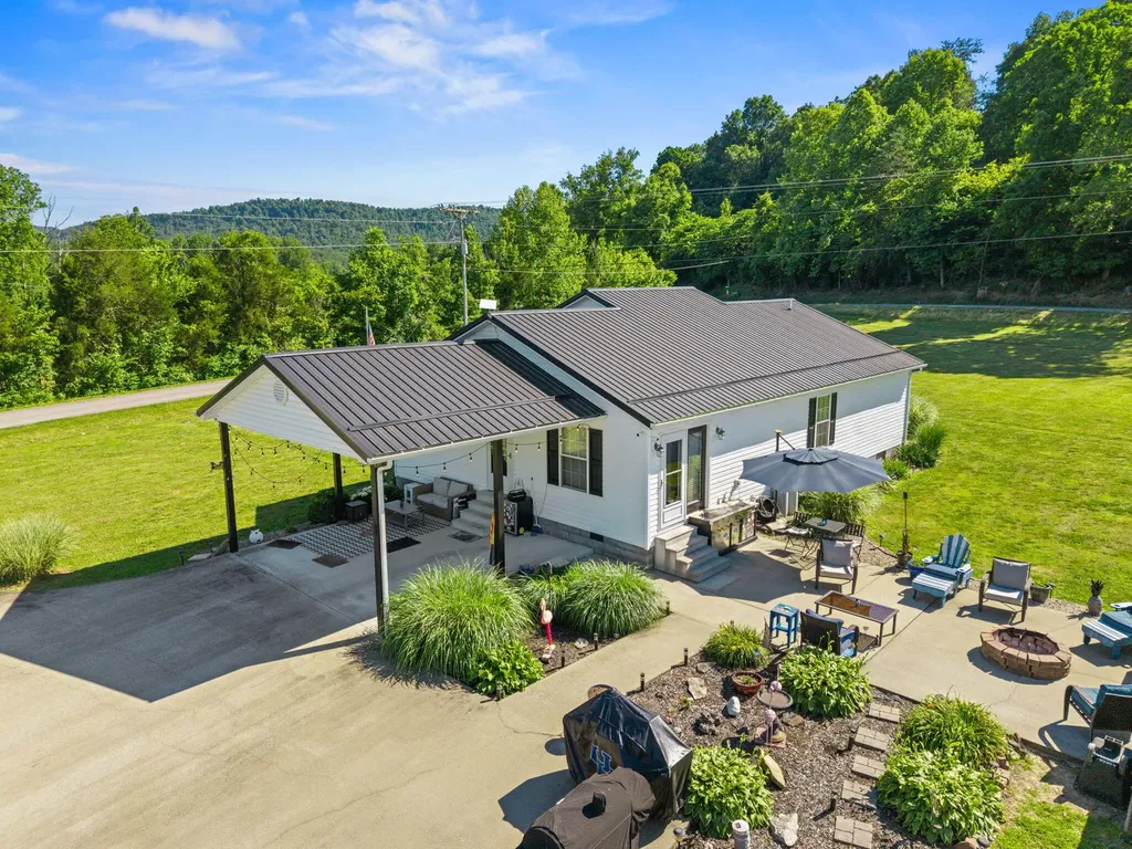 15 Rose Lane Clay City KY 40312