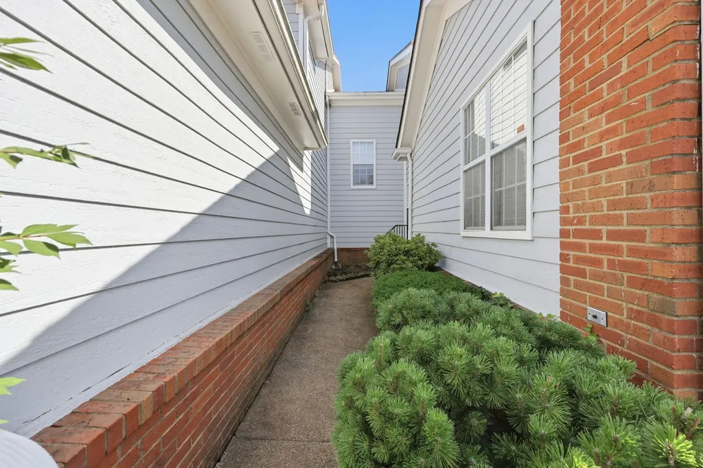 1102 Griffin Gate Drive Lexington KY 40511