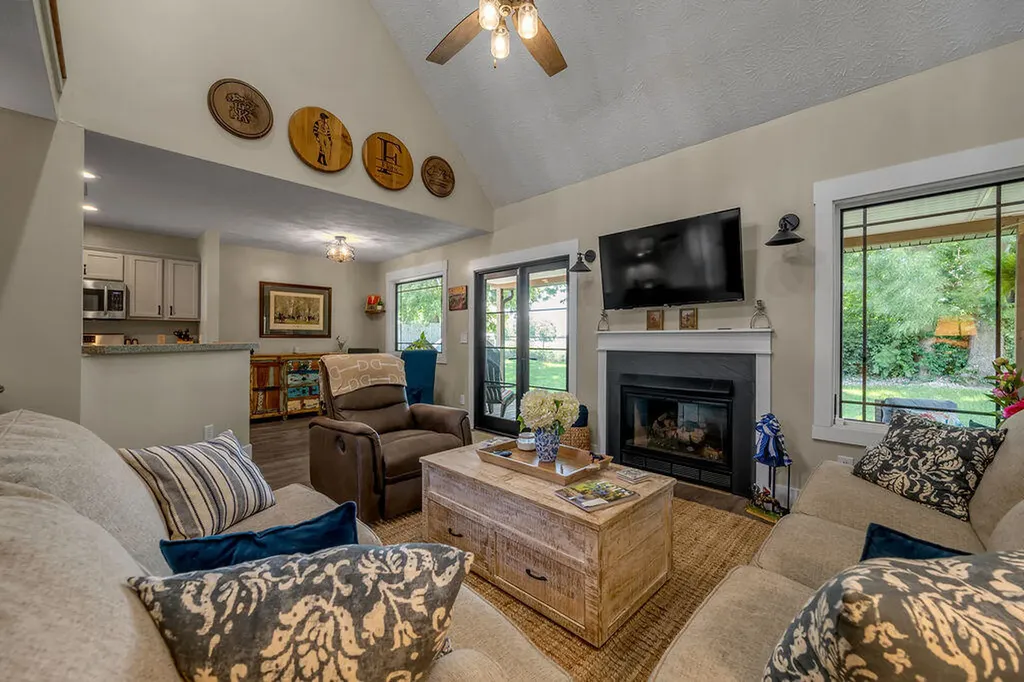 395 Colony Drive Versailles KY 40383