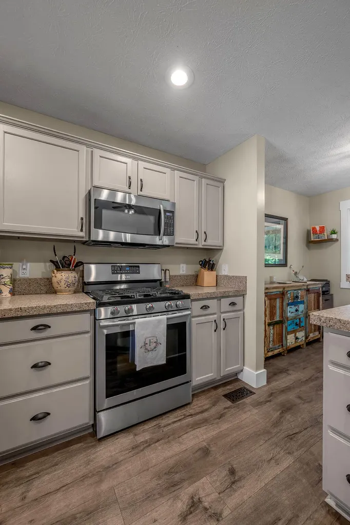 395 Colony Drive Versailles KY 40383