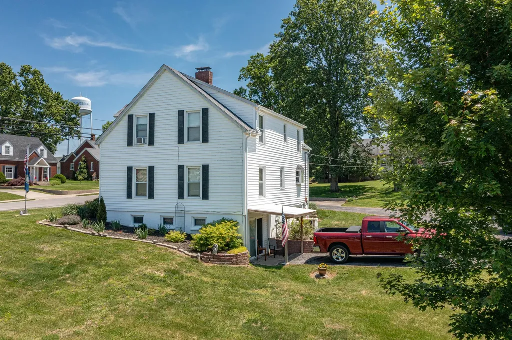 425 Elizaville Avenue Flemingsburg KY 41041