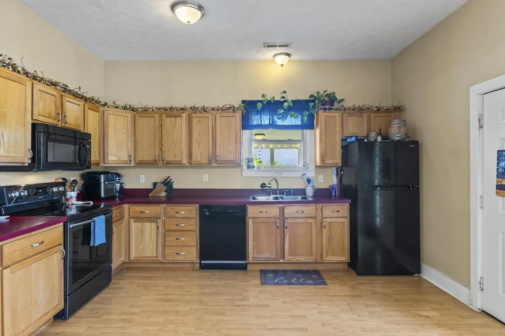 2997 U.s. 68 Ewing KY 41039