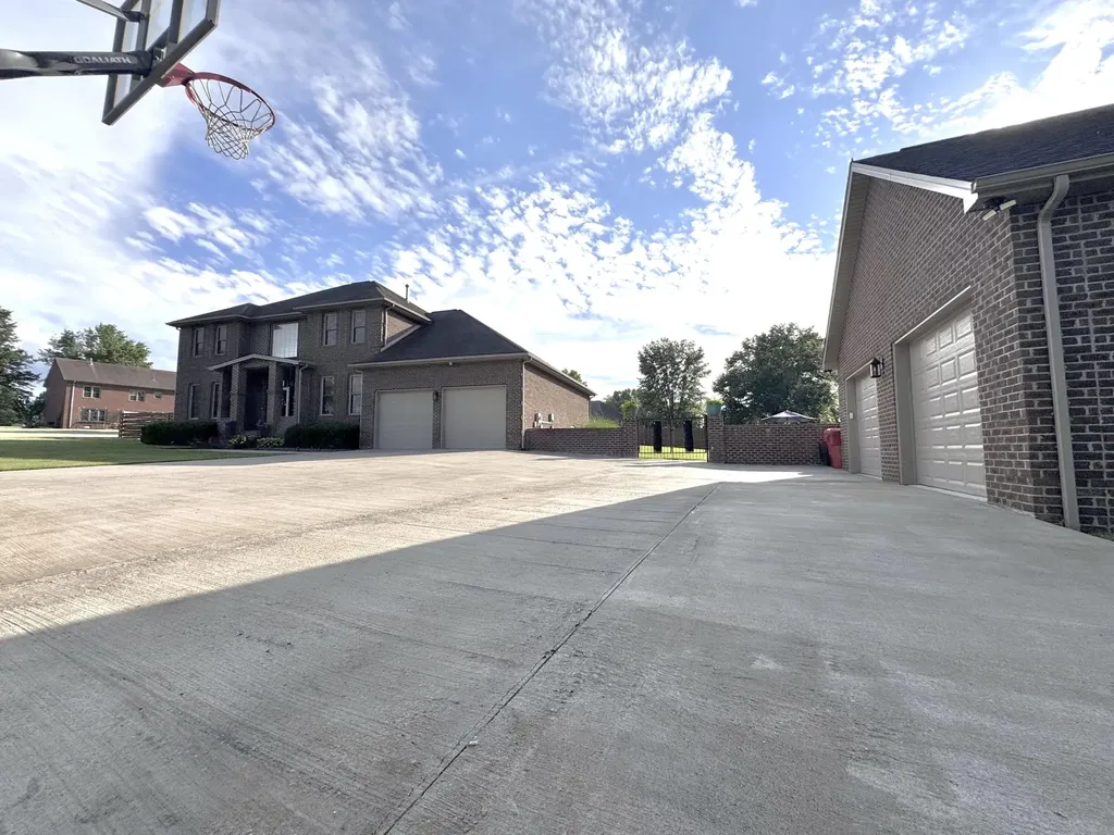 316 Ruby Court London KY 40744