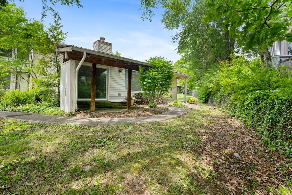 1124 Turkey Foot Road Lexington KY 40502