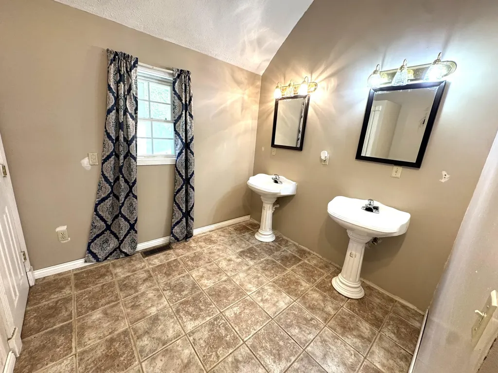 4100 Crowe Ridge Road Winchester KY 40391
