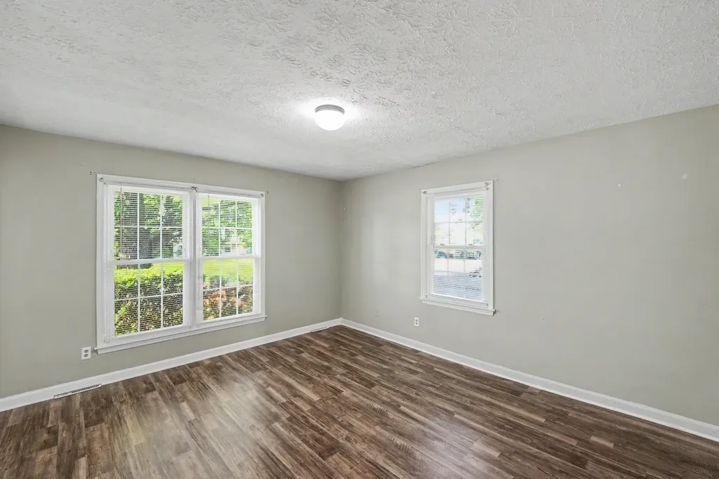 377 Redding Road Lexington KY 40517