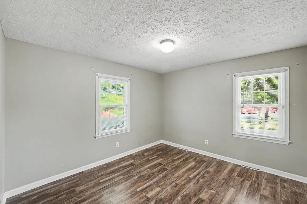 377 Redding Road Lexington KY 40517