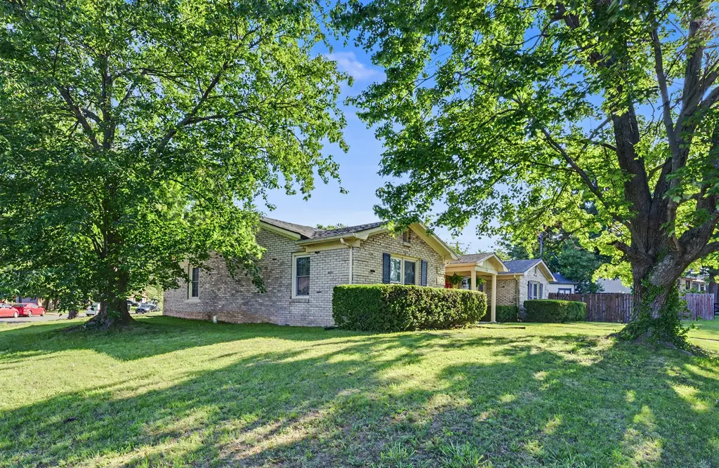 377 Redding Road Lexington KY 40517