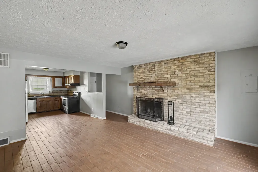 377 Redding Road Lexington KY 40517