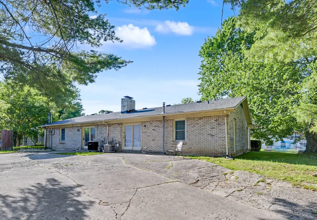 377 Redding Road Lexington KY 40517