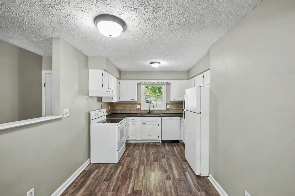 377 Redding Road Lexington KY 40517