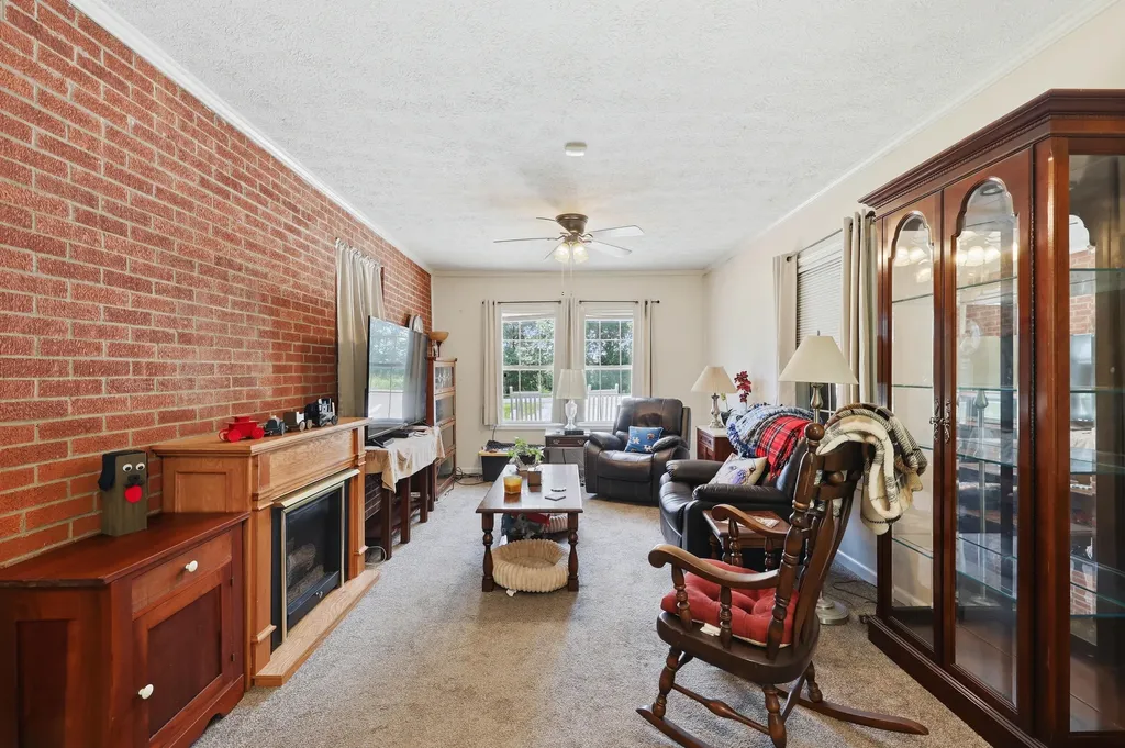 1587 Fairview Road Lawrenceburg KY 40342