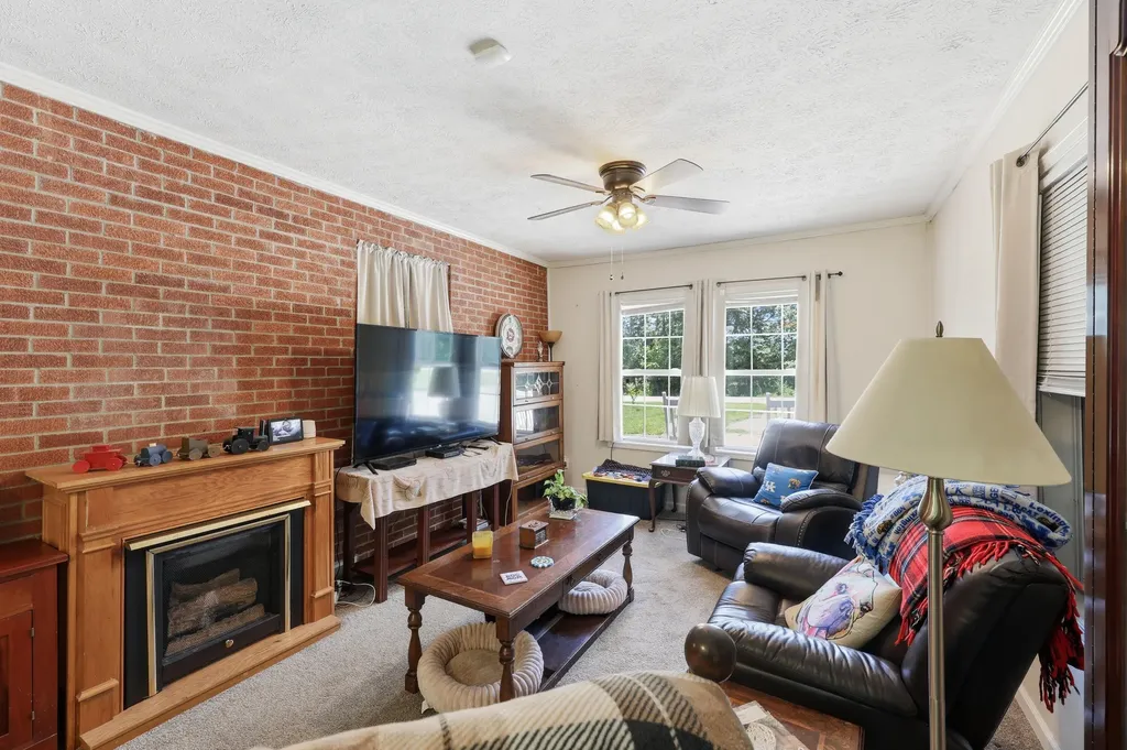 1587 Fairview Road Lawrenceburg KY 40342