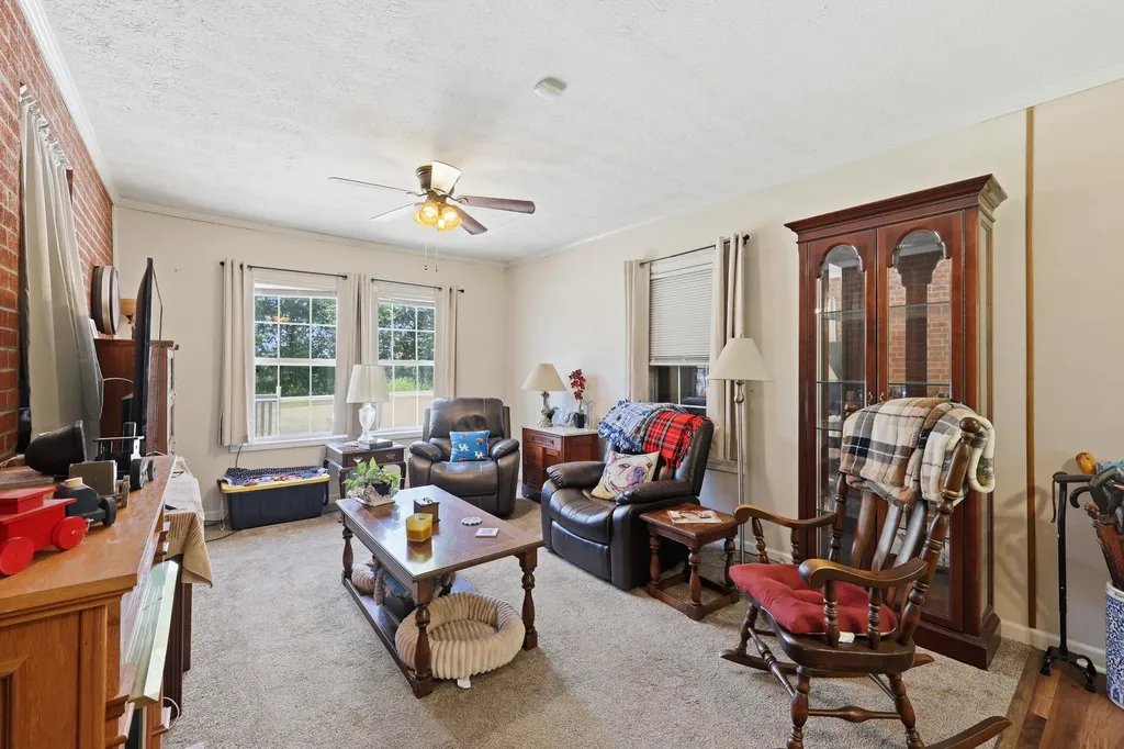 1587 Fairview Road Lawrenceburg KY 40342