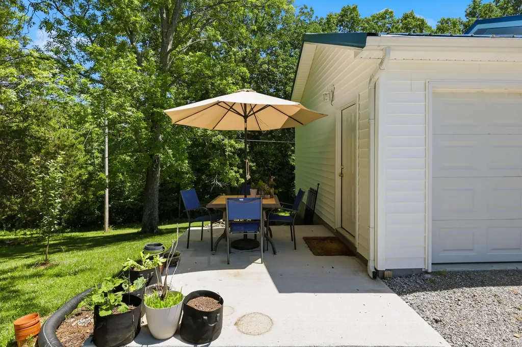 1587 Fairview Road Lawrenceburg KY 40342