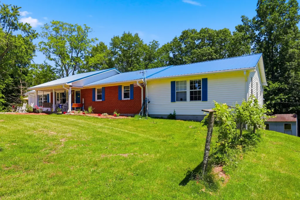1587 Fairview Road Lawrenceburg KY 40342