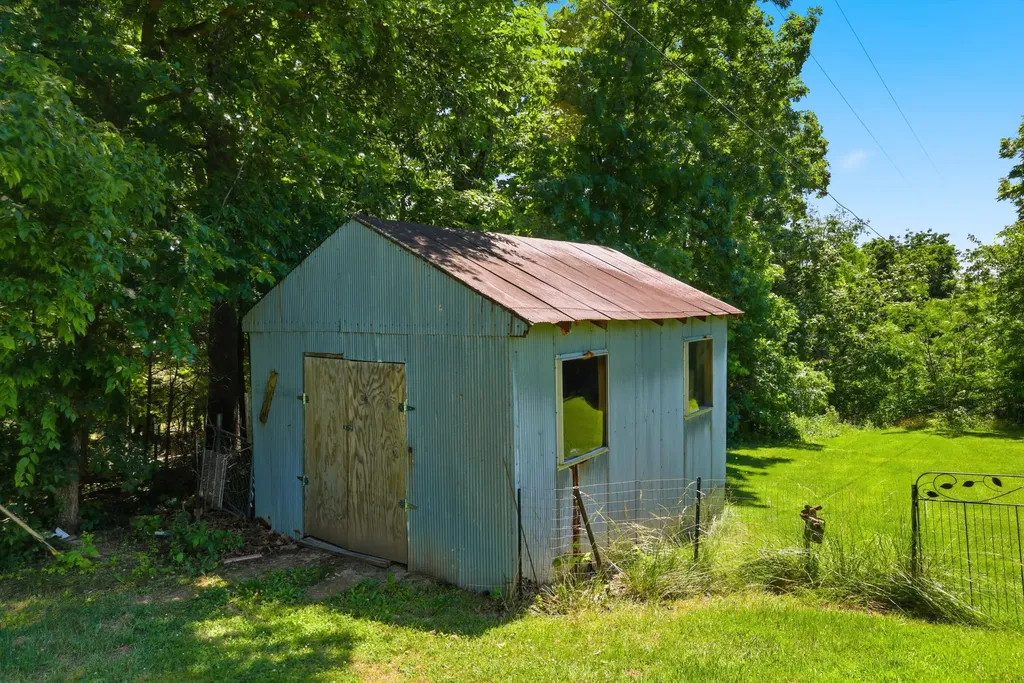 1587 Fairview Road Lawrenceburg KY 40342