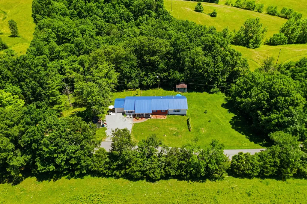 1587 Fairview Road Lawrenceburg KY 40342