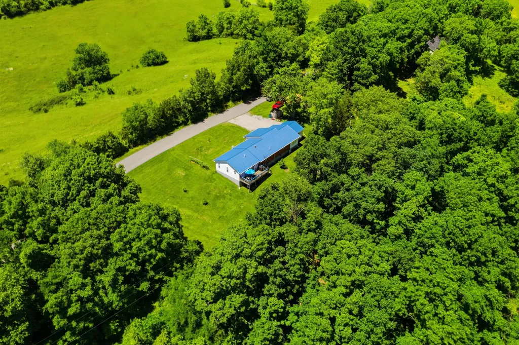 1587 Fairview Road Lawrenceburg KY 40342
