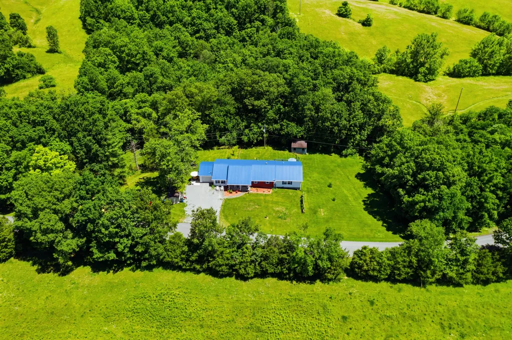 1587 Fairview Road Lawrenceburg KY 40342