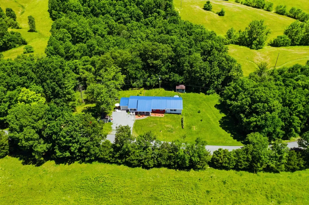 1587 Fairview Road Lawrenceburg KY 40342
