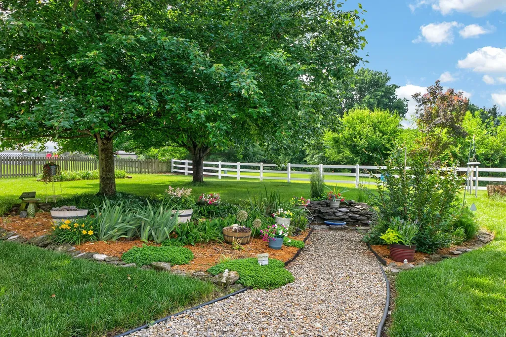 839 Eagle Crest Drive Versailles KY 40383