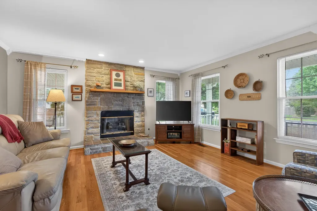 839 Eagle Crest Drive Versailles KY 40383