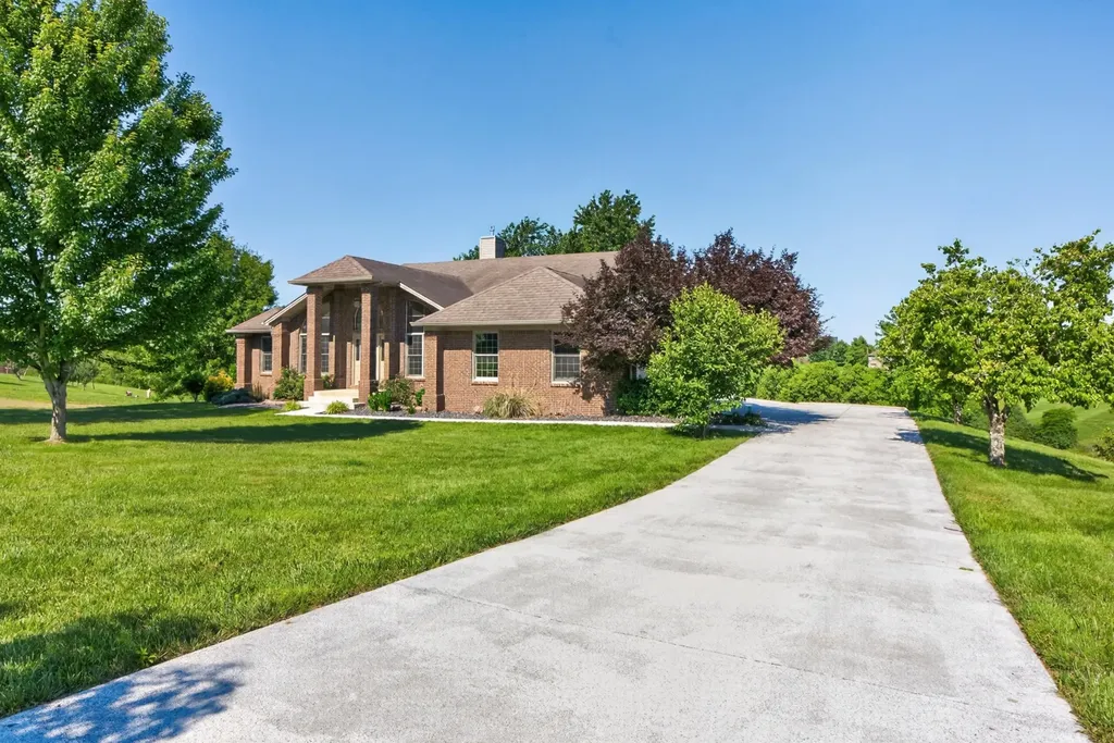 725 Sovereign Drive Richmond KY 40475