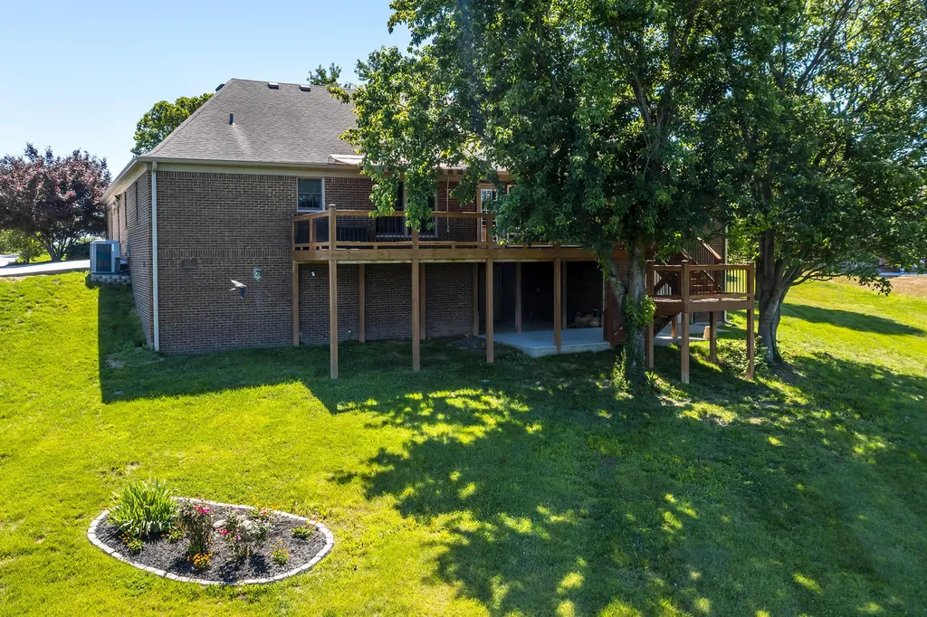 725 Sovereign Drive Richmond KY 40475