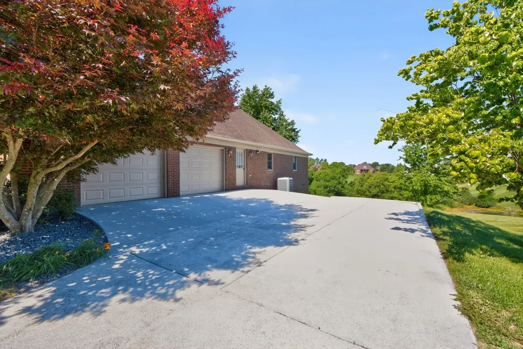 725 Sovereign Drive Richmond KY 40475