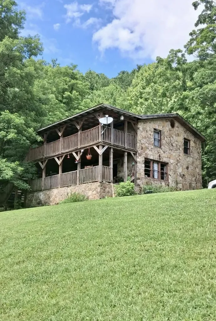 1493 Missouri Hollow Road Monticello KY 42633