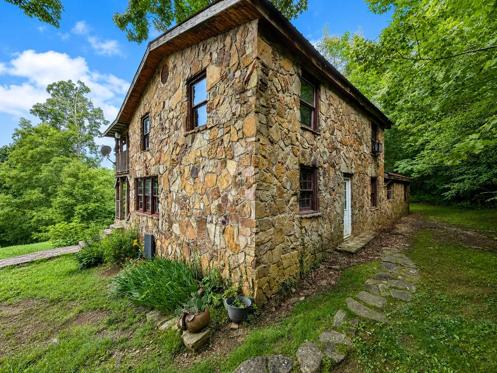 1493 Missouri Hollow Road Monticello KY 42633