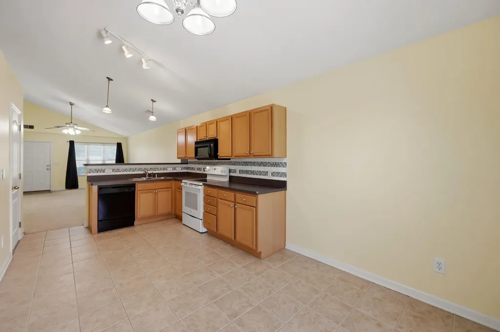 184 White Oak Trace Lexington KY 40511