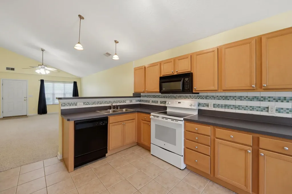 184 White Oak Trace Lexington KY 40511