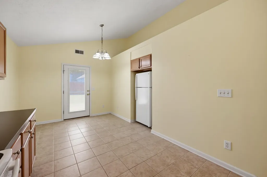 184 White Oak Trace Lexington KY 40511