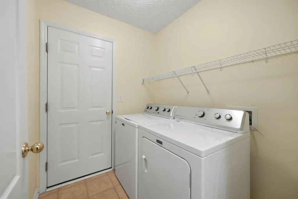 184 White Oak Trace Lexington KY 40511