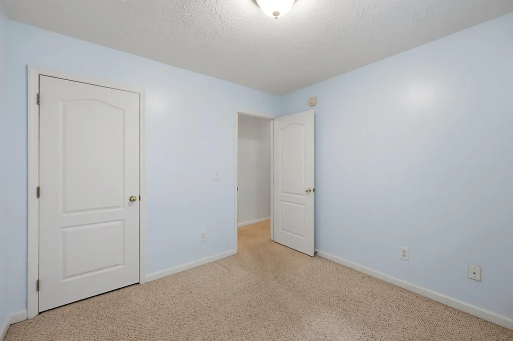 184 White Oak Trace Lexington KY 40511