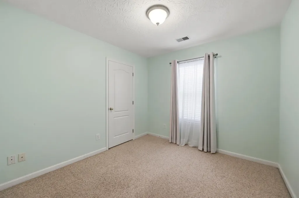 184 White Oak Trace Lexington KY 40511