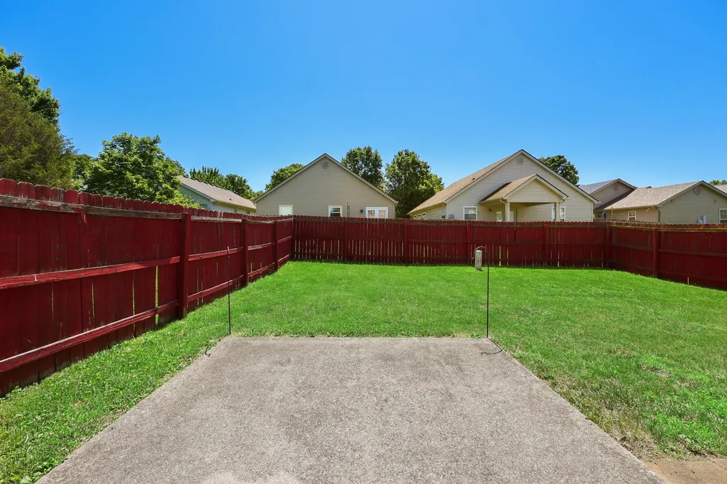 184 White Oak Trace Lexington KY 40511