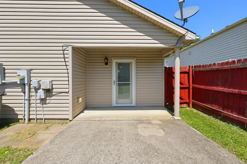 184 White Oak Trace Lexington KY 40511