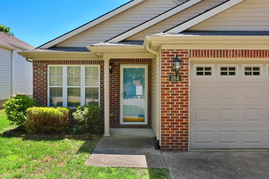 184 White Oak Trace Lexington KY 40511