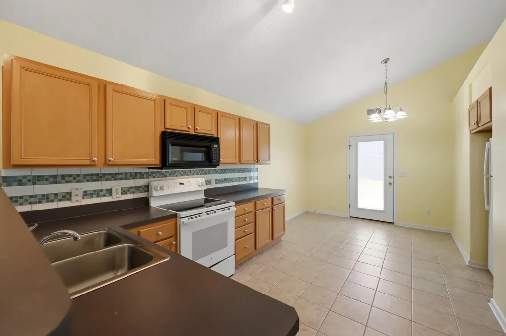 184 White Oak Trace Lexington KY 40511