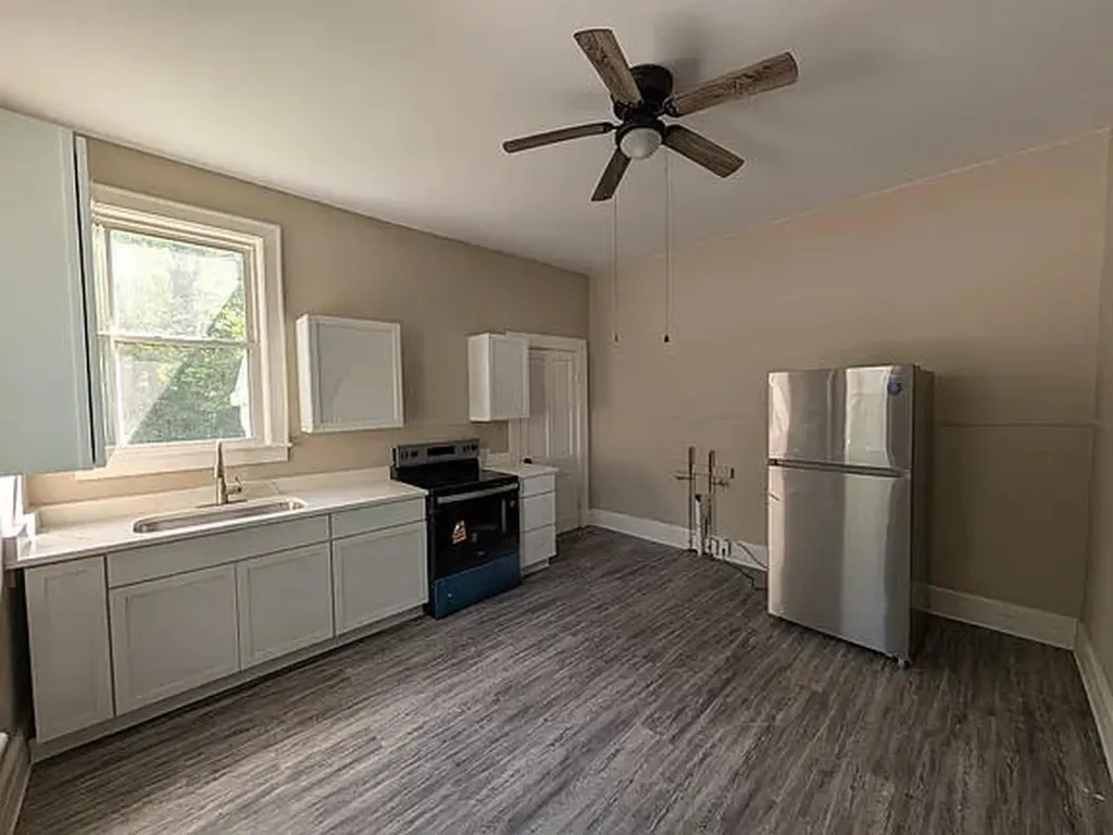 254 Mount Airy Avenue Paris KY 40361
