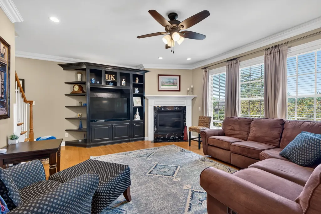 2228 Barnwell Lane Lexington KY 40513